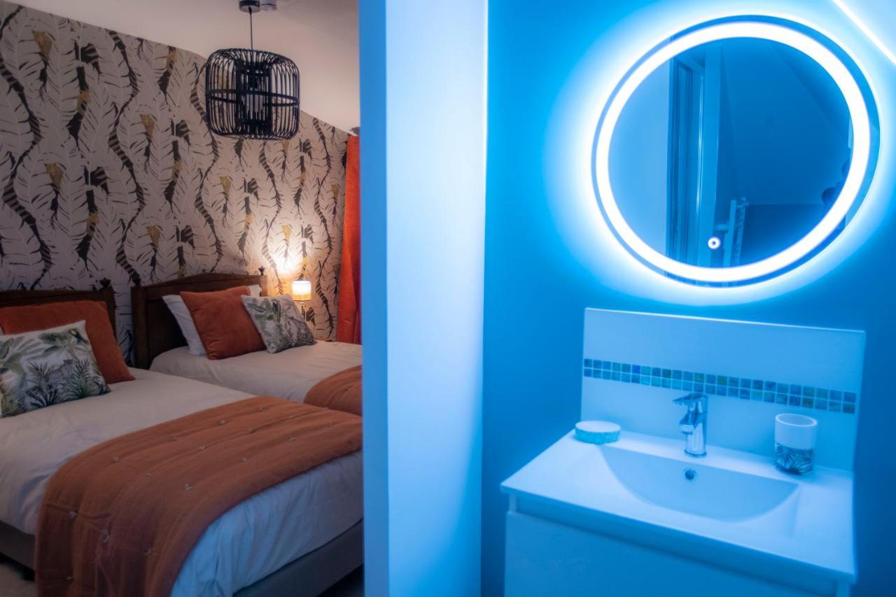 Chambre Jungle Dans Maison D'Hote "Le Petit Clouet"- 로쉐코르봉 외부 사진