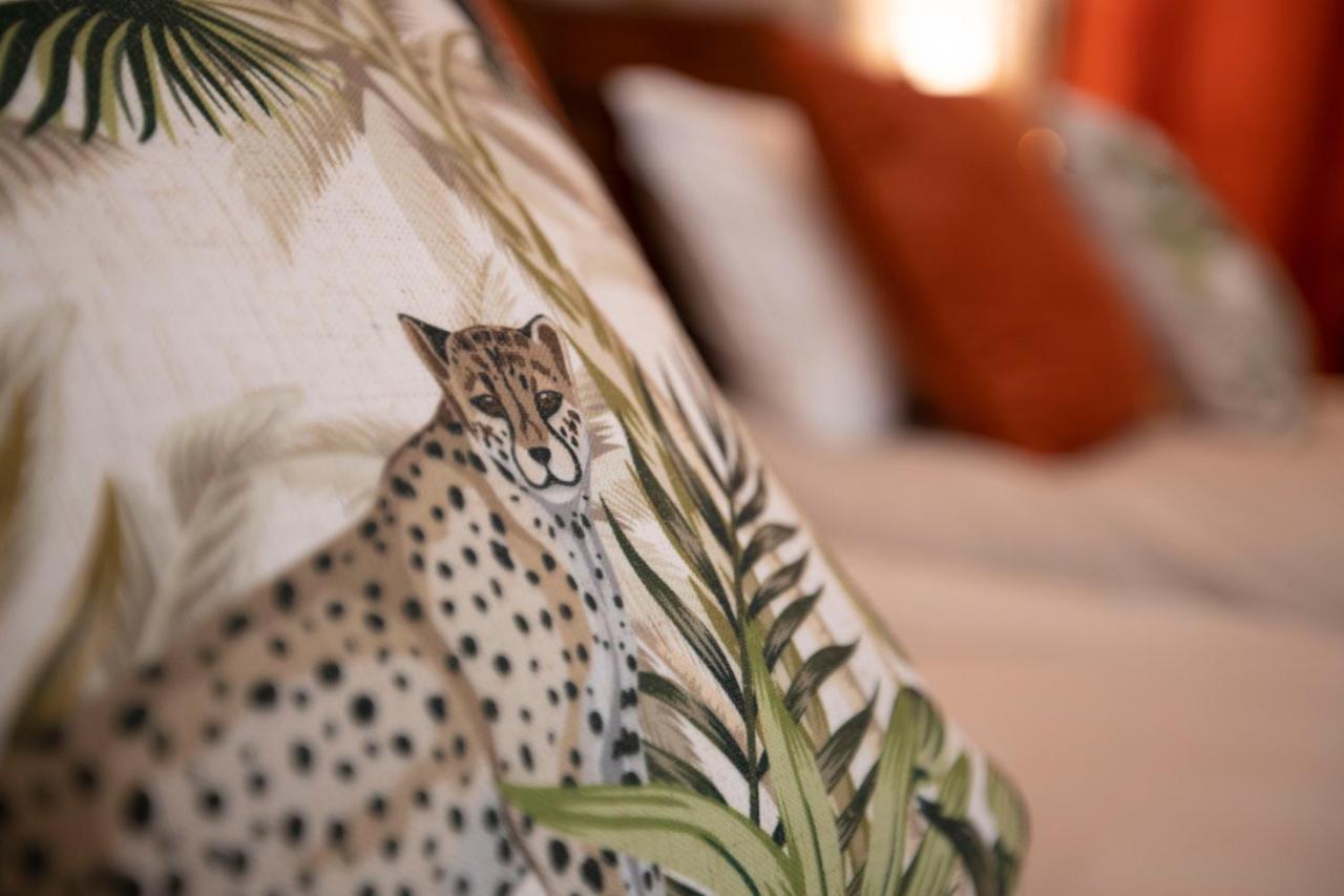 Chambre Jungle Dans Maison D'Hote "Le Petit Clouet"- 로쉐코르봉 외부 사진