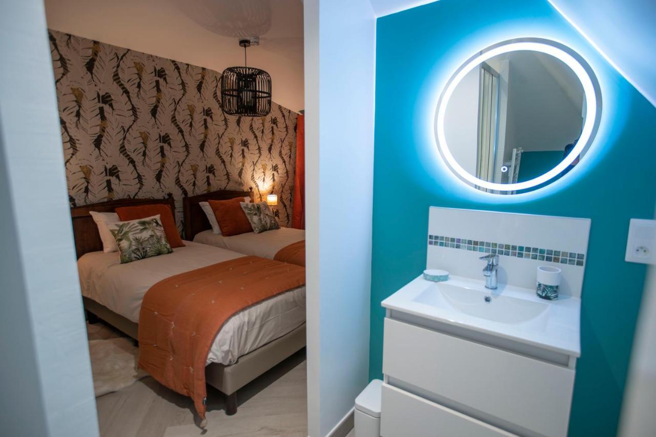 Chambre Jungle Dans Maison D'Hote "Le Petit Clouet"- 로쉐코르봉 외부 사진